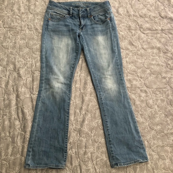 American Eagle Light Wash Jeans - Picture 2 of 6